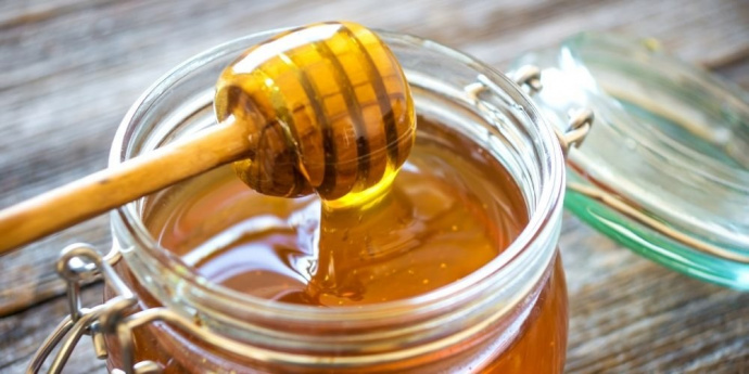 Маска за коса с мед за руса коса