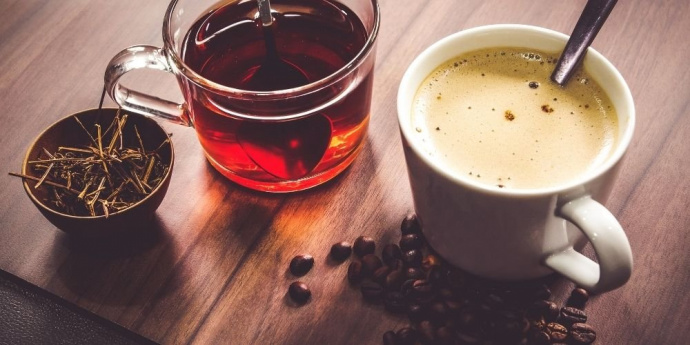 Кафе и черен чай за потъмняване на косата