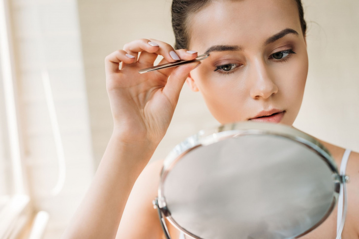 Скубане на вежди