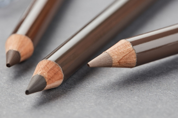 Моливи за вежди