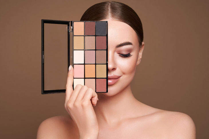 как да нанасяме сенки за очи