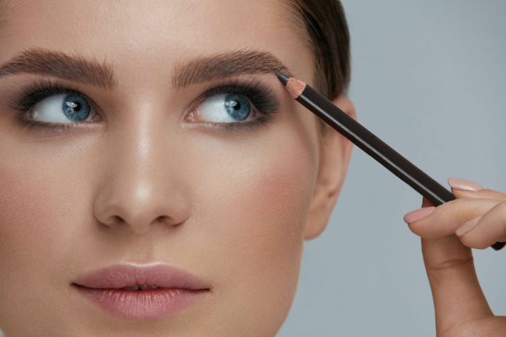 Грижа за веждите